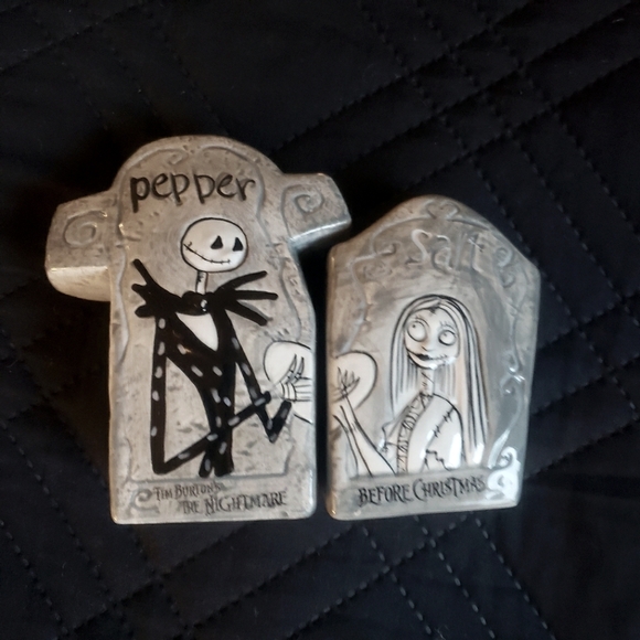 Jack & Sally NMBC NECA Salt & Pepper shakers - Picture 2 of 5